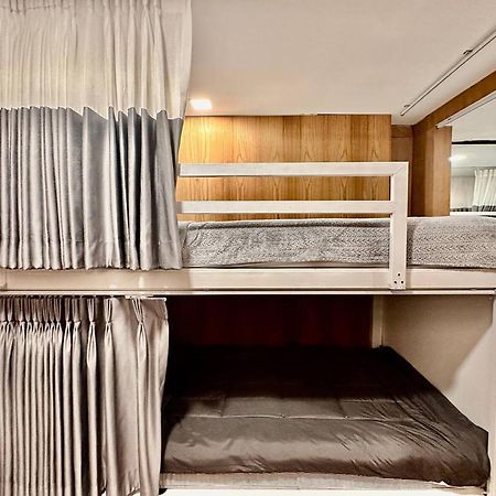 Blu Cabin Ari Stylish Gay Poshtel Бангкок Экстерьер фото