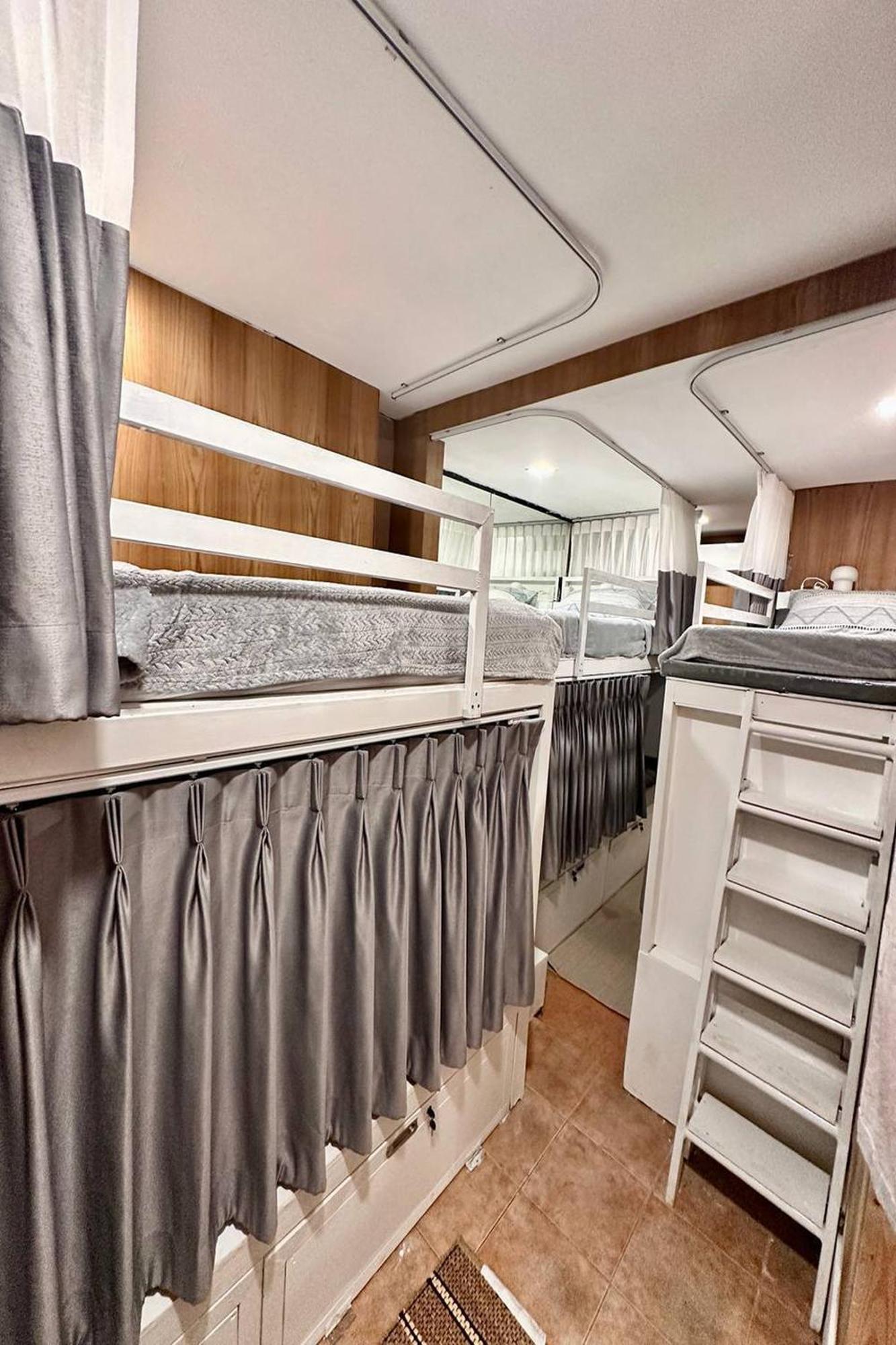 Blu Cabin Ari Stylish Gay Poshtel Бангкок Экстерьер фото