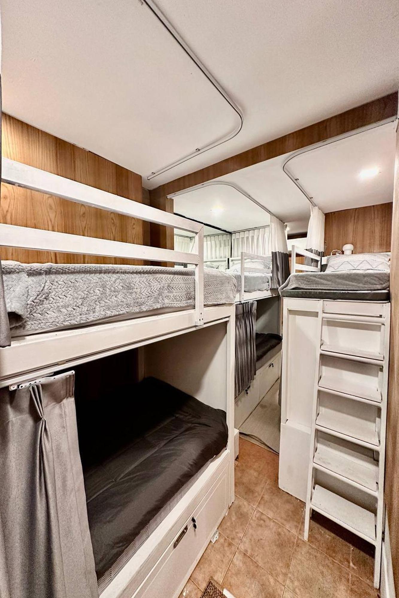 Blu Cabin Ari Stylish Gay Poshtel Бангкок Экстерьер фото