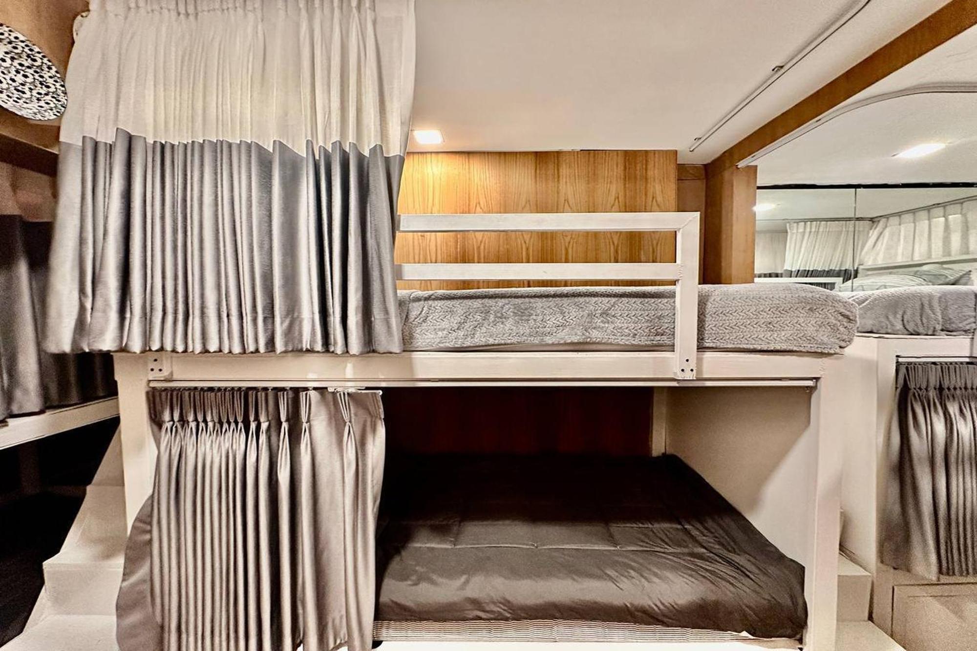 Blu Cabin Ari Stylish Gay Poshtel Бангкок Экстерьер фото