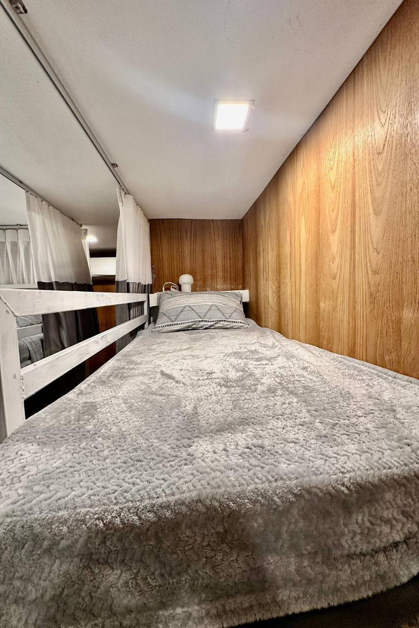 Blu Cabin Ari Stylish Gay Poshtel Бангкок Экстерьер фото