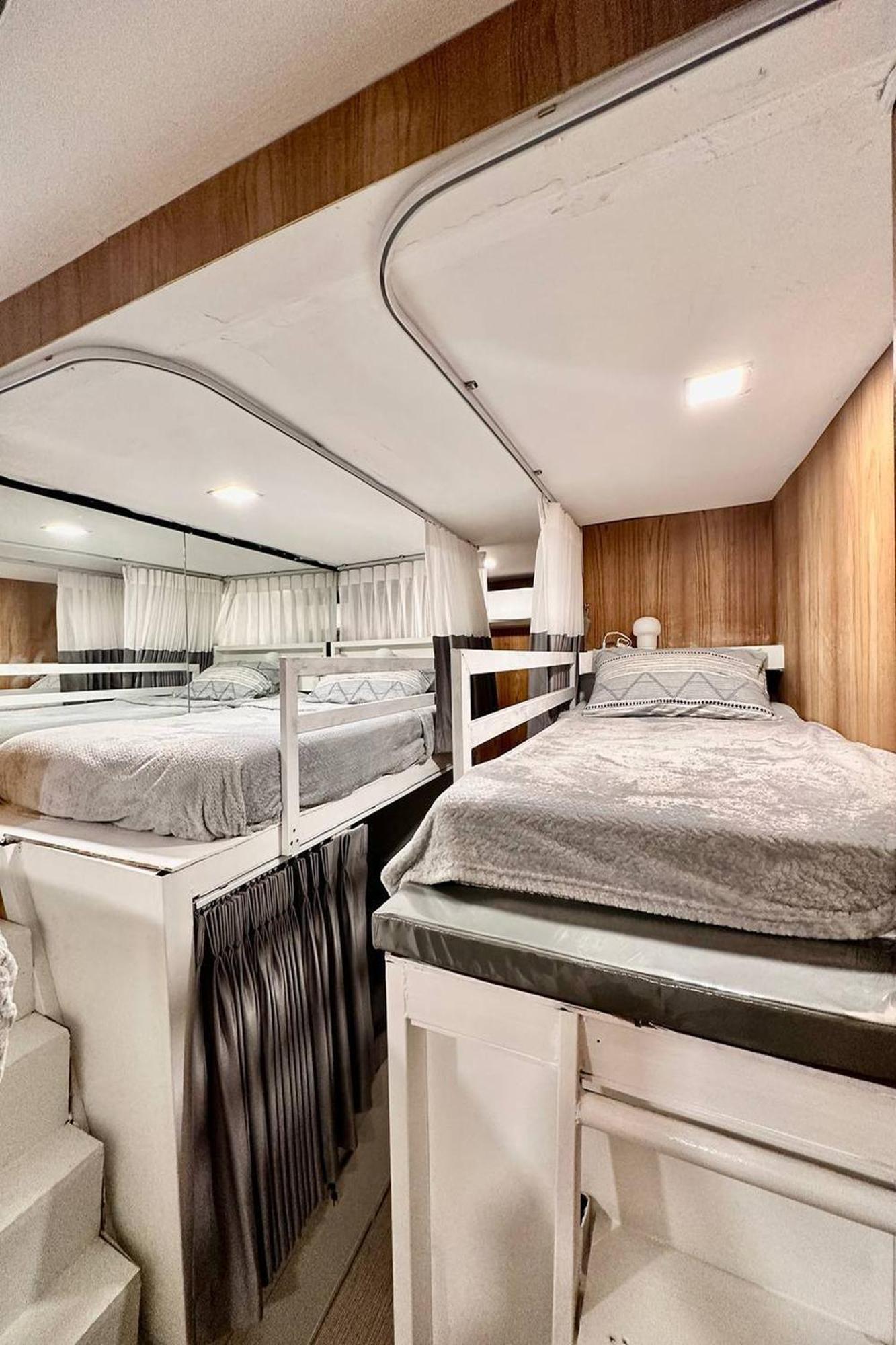 Blu Cabin Ari Stylish Gay Poshtel Бангкок Экстерьер фото