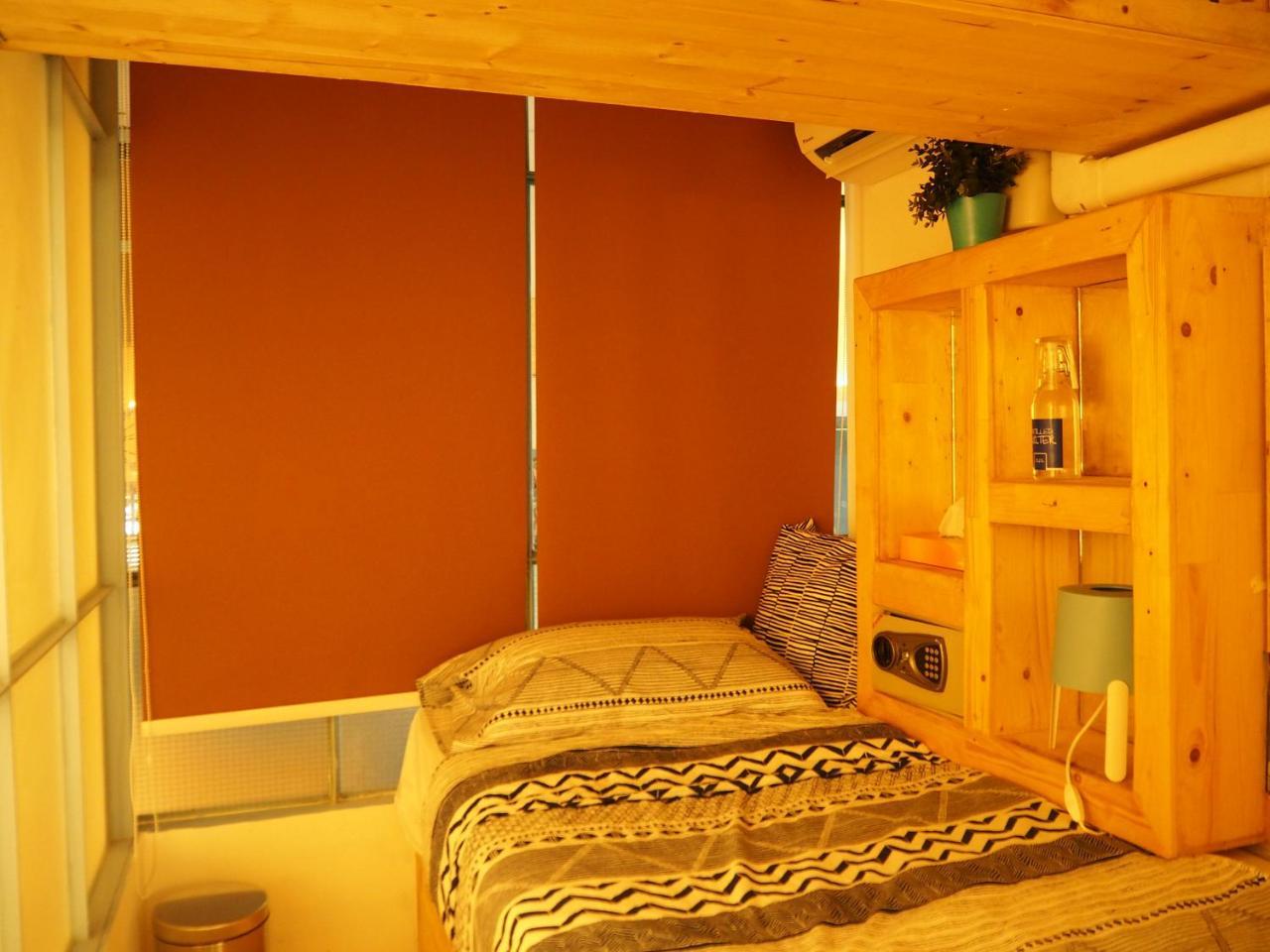 Blu Cabin Ari Stylish Gay Poshtel Бангкок Экстерьер фото
